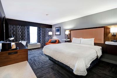 هامپتون این لکسینگتون ای 75