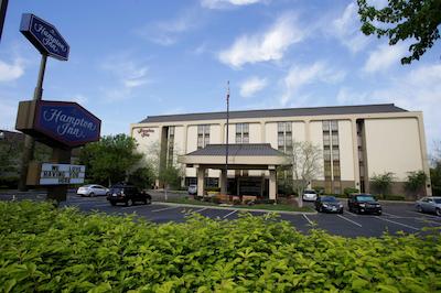 هامپتون این لکسینگتون ای 75