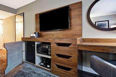 هامپتون این لکسینگتون ای 75