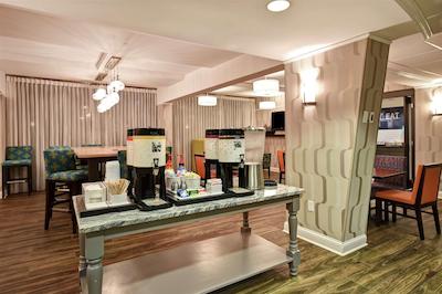 هامپتون این لکسینگتون ای 75