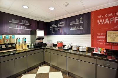 هامپتون این لکسینگتون ای 75