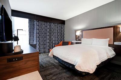 هامپتون این لکسینگتون ای 75