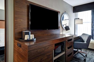 هامپتون این لکسینگتون ای 75