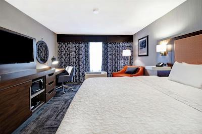 هامپتون این لکسینگتون ای 75