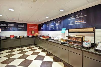 هامپتون این لکسینگتون ای 75