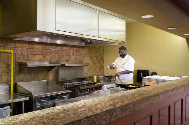 امباسی سویتز نرد چارلستون آیرپرت کنونشن