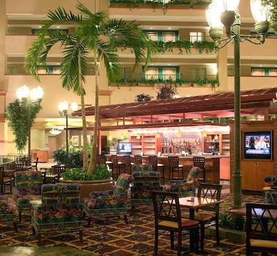 امباسی سویتز نرد چارلستون آیرپرت کنونشن