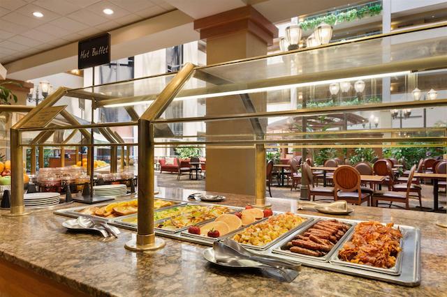 امباسی سویتز نرد چارلستون آیرپرت کنونشن