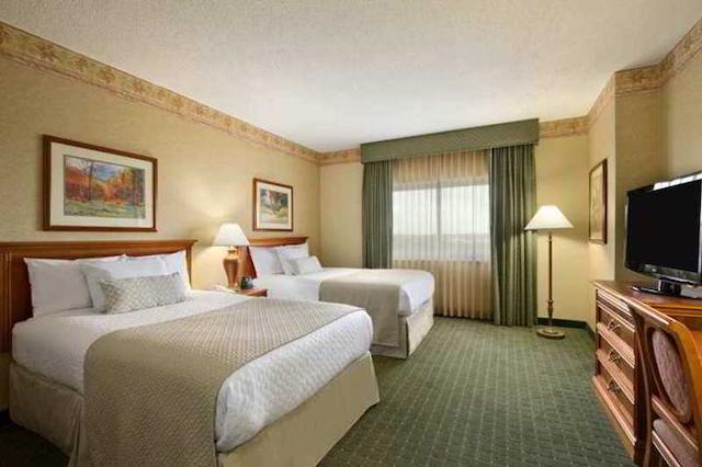 امباسی سویتز نرد چارلستون آیرپرت کنونشن