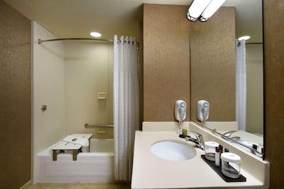 امباسی سویتز نرد چارلستون آیرپرت کنونشن