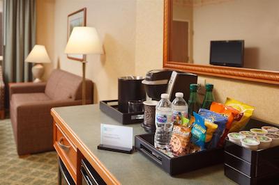 امباسی سویتز نرد چارلستون آیرپرت کنونشن