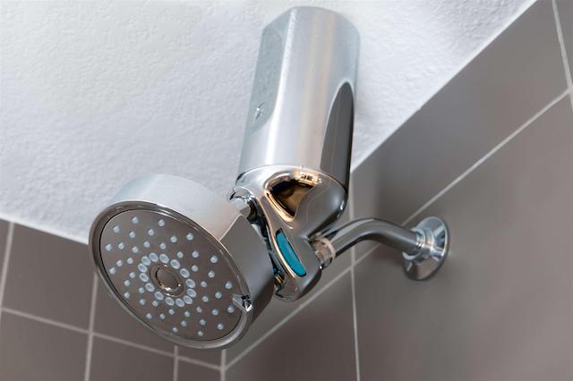 امباسی سویتز نرد چارلستون آیرپرت کنونشن