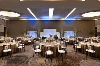 امباسی سویتز نرد چارلستون آیرپرت کنونشن