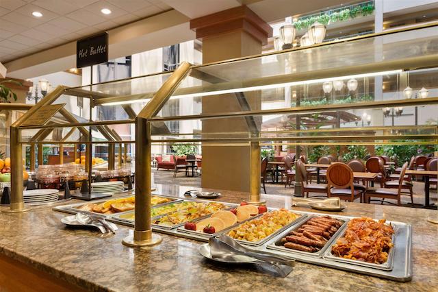 امباسی سویتز نرد چارلستون آیرپرت کنونشن