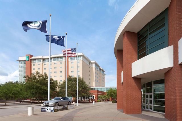 امباسی سویتز نرد چارلستون آیرپرت کنونشن