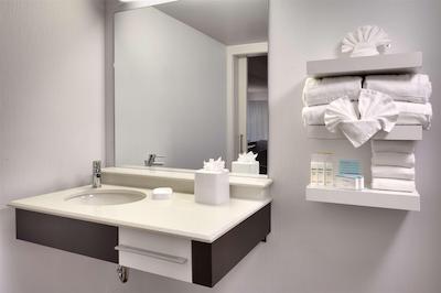 هامپتون این اسالت لاک سیتی دونتون