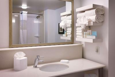 هامپتون این اسالت لاک سیتی دونتون