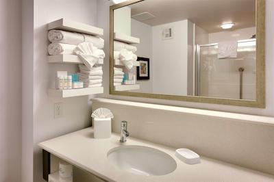 هامپتون این اسالت لاک سیتی دونتون