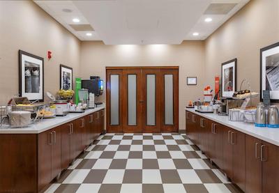 هامپتون این اسالت لاک سیتی دونتون