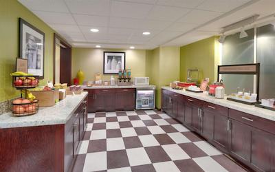 هامپتون این اسالت لاک سیتی سنترال