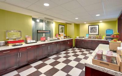 هامپتون این اسالت لاک سیتی سنترال