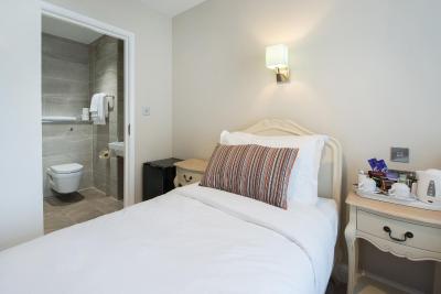 دکلاندز لج لندن