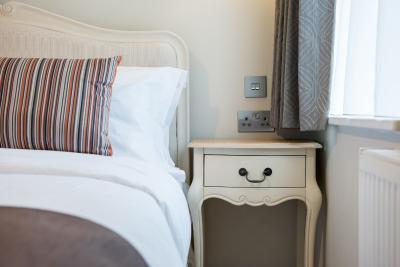 دکلاندز لج لندن