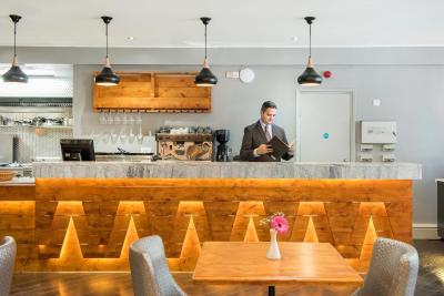 دکلاندز لج لندن