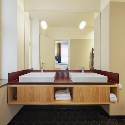 ملتر هتل اند اپارتمنتز