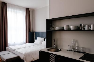 ملتر هتل اند اپارتمنتز