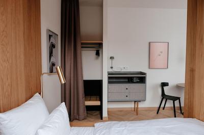 ملتر هتل اند اپارتمنتز