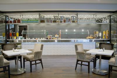 هیلتون منتریل لاوال