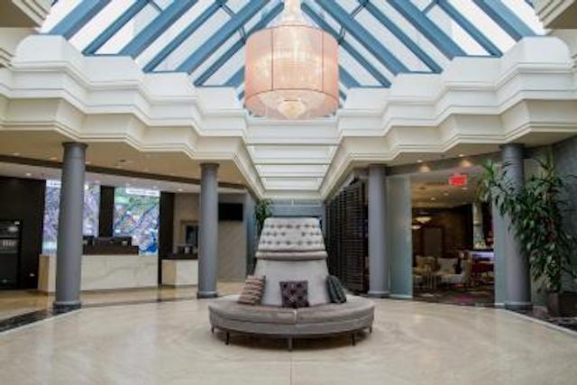 هیلتون منتریل لاوال