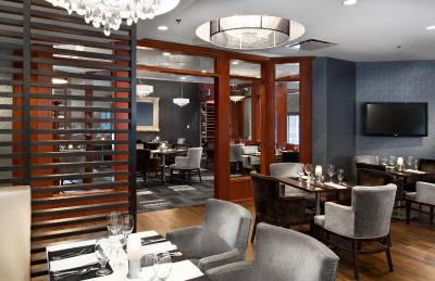 هیلتون منتریل لاوال