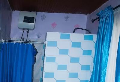 جاد گوست هوس