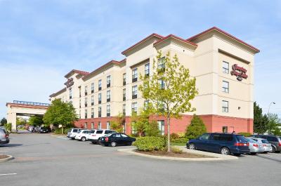 هامپتون این اند سویتز بای هیلتون لانگلی-سوری