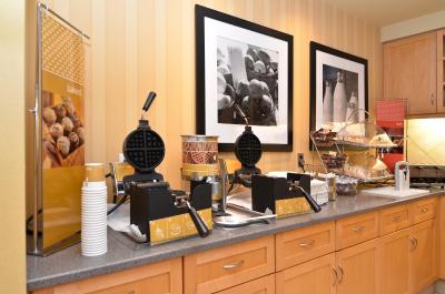 هامپتون این اند سویتز بای هیلتون لانگلی-سوری