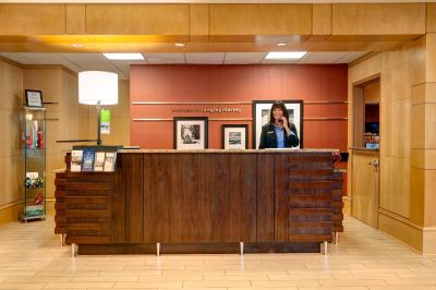 هامپتون این اند سویتز بای هیلتون لانگلی-سوری