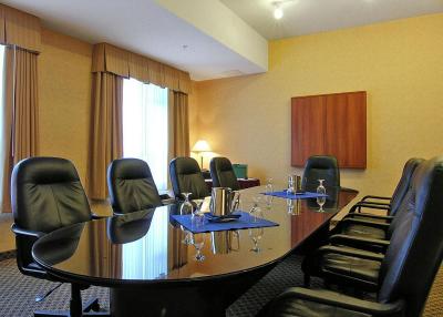 هامپتون این اند سویتز بای هیلتون لانگلی-سوری