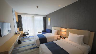 هالیدی این اکسپرس شانگهای پوجیانگ