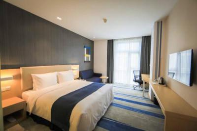 هالیدی این اکسپرس شانگهای پوجیانگ