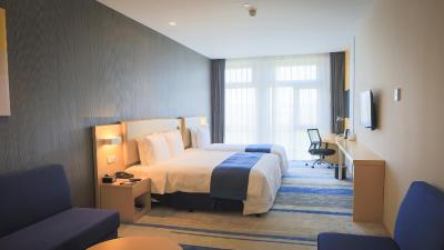 هالیدی این اکسپرس شانگهای پوجیانگ