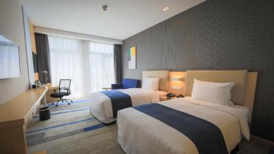 هالیدی این اکسپرس شانگهای پوجیانگ