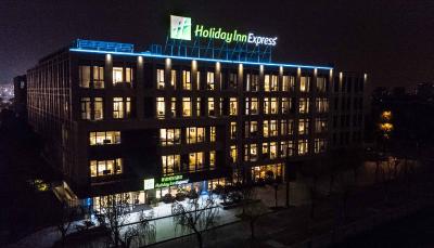 هالیدی این اکسپرس شانگهای پوجیانگ