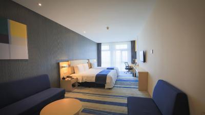 هالیدی این اکسپرس شانگهای پوجیانگ