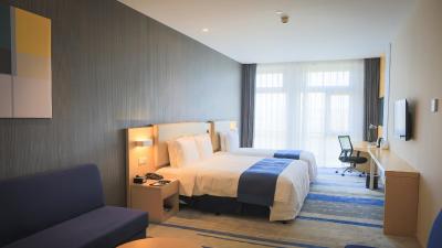 هالیدی این اکسپرس شانگهای پوجیانگ