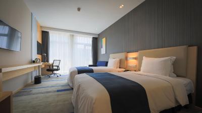 هالیدی این اکسپرس شانگهای پوجیانگ