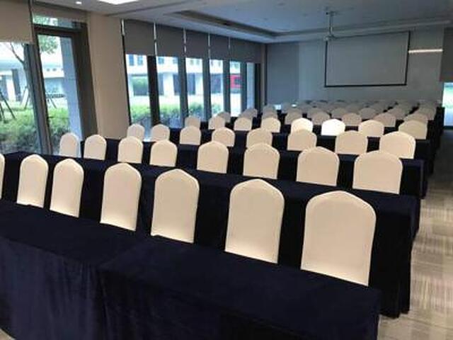 هالیدی این اکسپرس شانگهای پوجیانگ