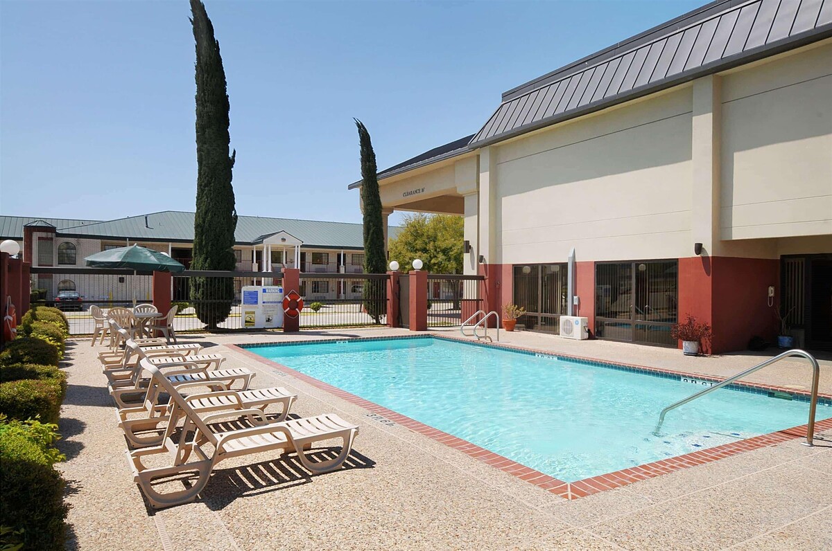 Baymont Inn and Suites New Braunfels