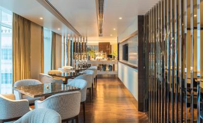 رادیسن بلو هتل اجمان